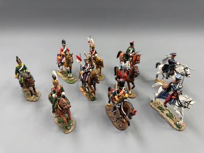 sept figurines représentant des soldats à cheval, en uniforme