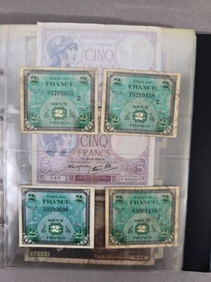five different bank notes in a clear plastic case