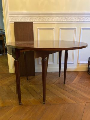 a table that is sitting on a hard wood floor