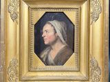 portrait d'une femme dans un cadre doré sur fond noir