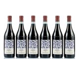 six bouteilles de vin rouge alignées