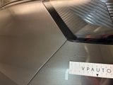 a sticker on the hood of a car that says vauto