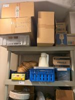 Contenu de l'étagère à savoir : verres, nappes, verres en pl… (photo 2)