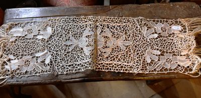 Chemin de table au crochet et couture - Photo 1