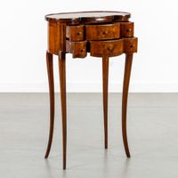 Table d'appoint ou petit meuble « en rognon », de forme réna… (photo 5)