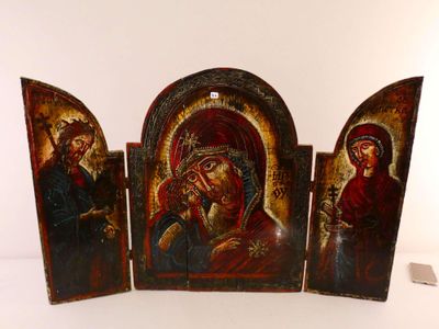 trois tableaux représentant Jésus et Marie sur fond blanc