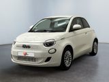 la petite voiture blanche est garée dans une grande pièce