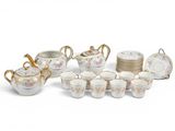 une image représentant un ensemble d'assiettes et de tasses en porcelaine