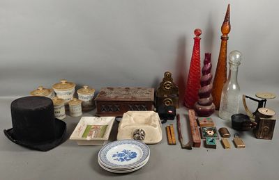 many different items that are sitting on a table
