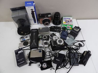 a lot of electronics and electronics on the table