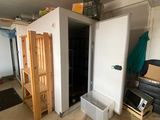 une image d'une pièce en cours de rénovation