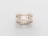 une bague en or blanc 18k et diamants