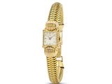 gros plan d'une montre-bracelet sur fond blanc