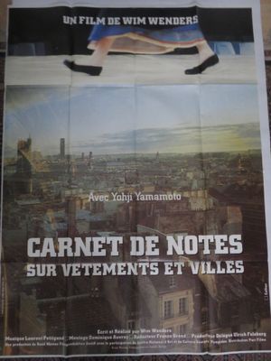 affiche française du film « Carnet de notes sur les vêtements et les villes »