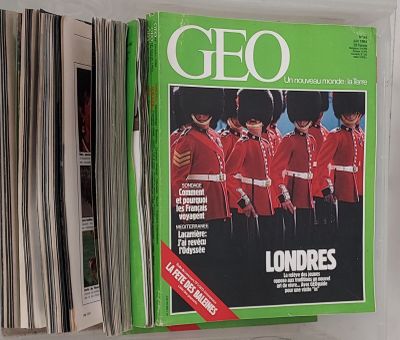 un magazine sur la couverture duquel figure la photo d'un groupe de soldats
