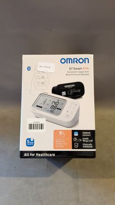 une photo d'un tensiomètre Omron posé sur une table