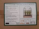 une boîte avec l'image d'une plante à l'intérieur