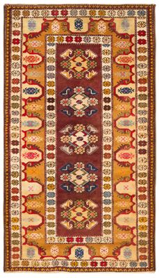 un tapis rouge et jaune avec un motif