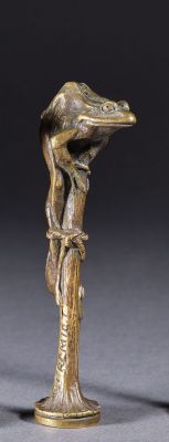 paire de figurines en bronze représentant un oiseau perché sur une branche d'arbre