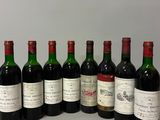 six bouteilles de vin alignées sur une table