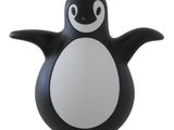 une image représentant un pingouin en peluche noir et blanc sur fond blanc