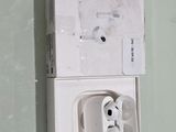 une boîte blanche contenant une paire d'AirPods