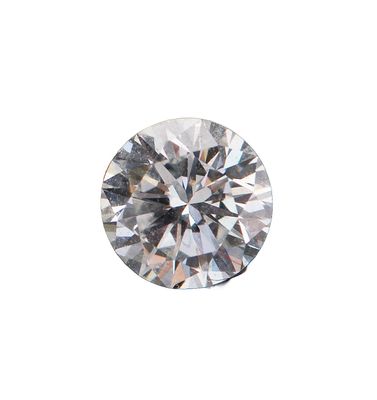 un gros plan d'un diamant sur fond blanc
