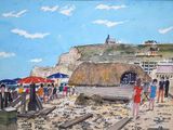 un tableau représentant des personnes se promenant sur la plage avec des parasols