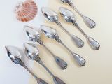 five spoons that are sitting next to each other