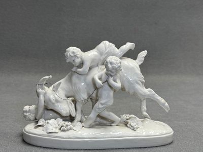 Bouc et amours. Groupe en porcelaine de Capodimonte.