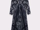 une robe à manches longues à imprimé cachemire noir et blanc