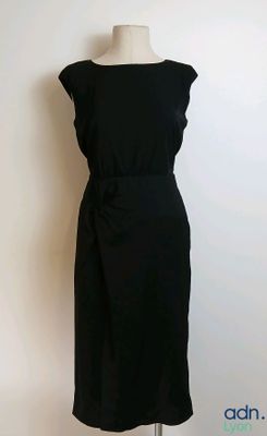 a picture of a dress on a mannequin stand