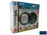 boîte de jeu Nintendo Wii avec deux manettes et une boîte sur laquelle figure le visage d'un enfant