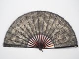 a fan that is sitting on top of a table