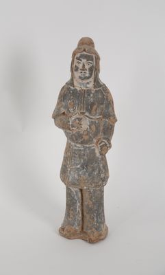 CHINE, XX° siècle Soldat en terre cuite polychrome