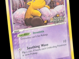 une carte Pokémon jaune sur laquelle figure l'image d'un ours