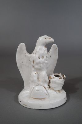 Encrier en porcelaine de Paris blanche et rehauts dorés figu…