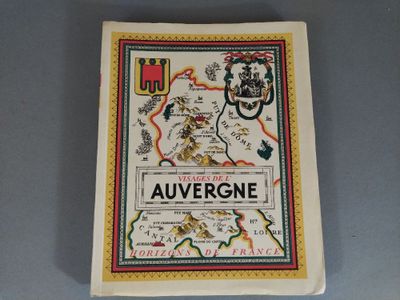 un vieux livre sur lequel figure une carte du Pays de Galles