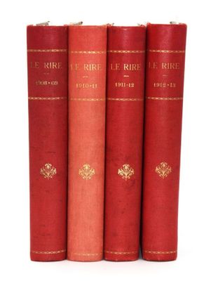 une pile de quatre livres rouges posés les uns sur les autres
