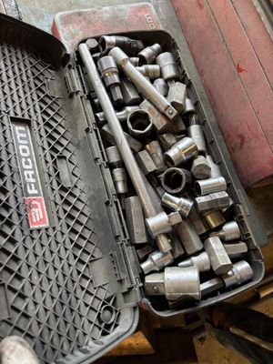 Lot de : arraches moyeux Facom, arrache roulement, clé à molette - Photo 1