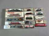 de nombreux circuits de trains miniatures différents dans la boîte