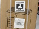 une boîte en carton sur laquelle est représenté un ordinateur