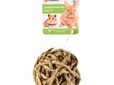 une petite boule de corde à laquelle est attaché un petit jouet en forme d'animal