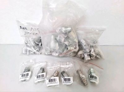 Lot peinture : contenant plusieurs adaptateurs flexicup pour…