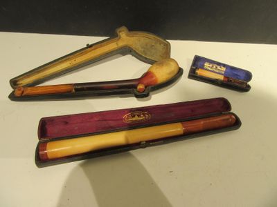 trois types d'outils différents posés sur une table