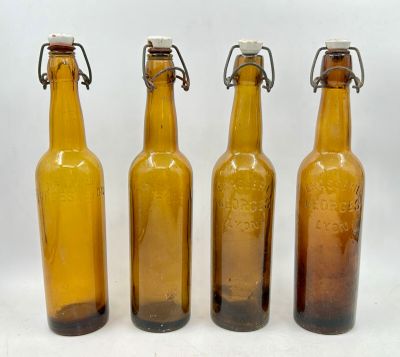 1 / Z4 / Quatres bouteilles en verre "Brasserie Georges…