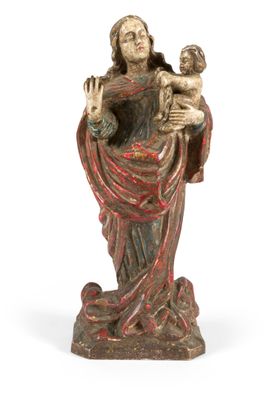statue d'une femme tenant un enfant dans ses bras