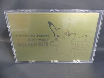 La boîte est transparente et comporte une image de Pikachu.