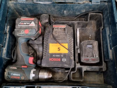 Visseuse BOSCH Professionnal GSR14,4, 2 accus, 1 chargeur dans son cof - Photo 1