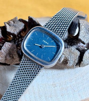 a watch that is sitting on top of a table